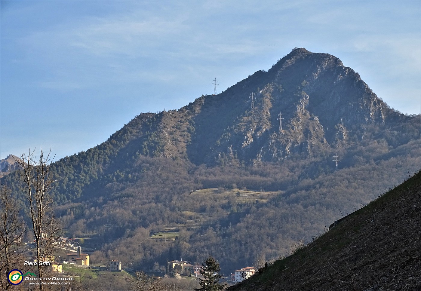 10 ...con vista allo zoom sul Pizzo di Spino.JPG